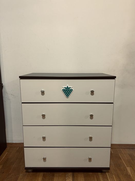 Продавам комплект обзавеждане за детска/тийн стая