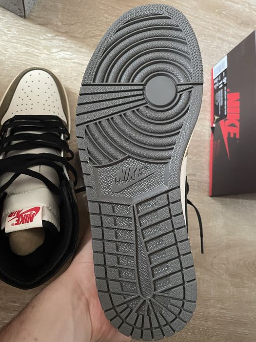 Jordan 1 travis scott