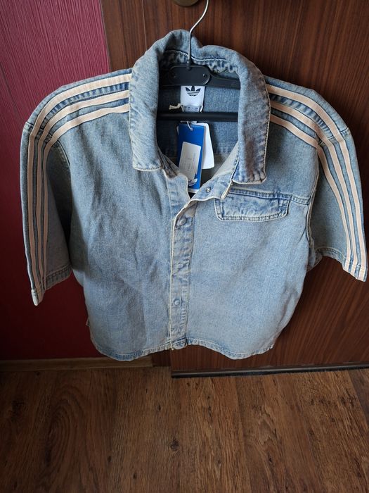 Дамско яке на Adidas и риза