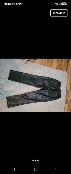 Vand pantaloni imitatie piele