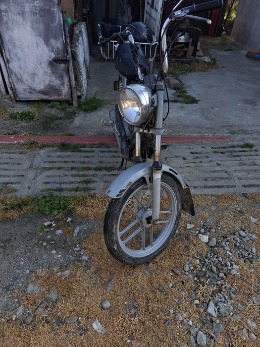 Vand 2 scutere,mai multe detalii la telefon