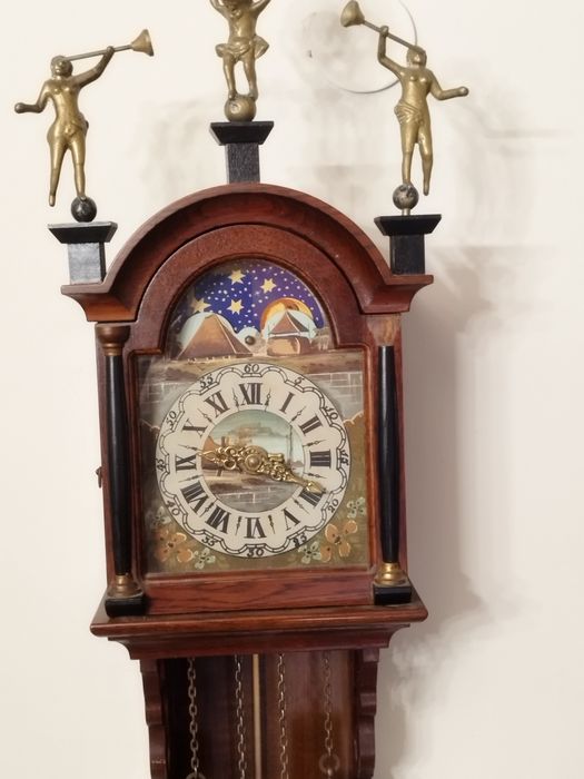 Антикварен холандски стенен-Фрезийски часовник