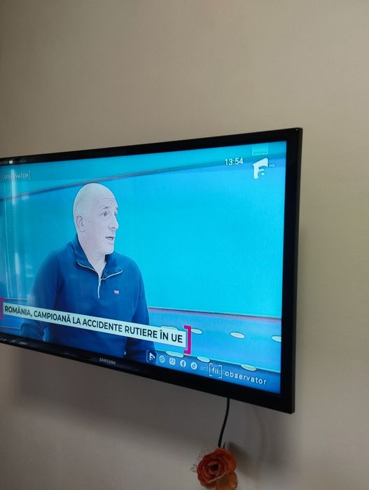 Tv. Samsung led ,cu diagonalade 80 cm