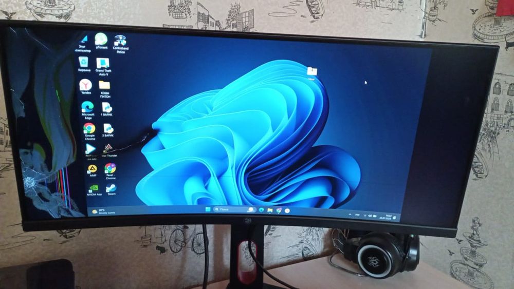 Продам сломанный монитор