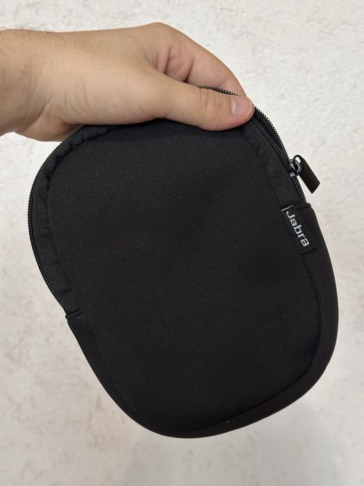 Casti Office nu stiu exact ce model sunt doar ca sunt de la JABRA