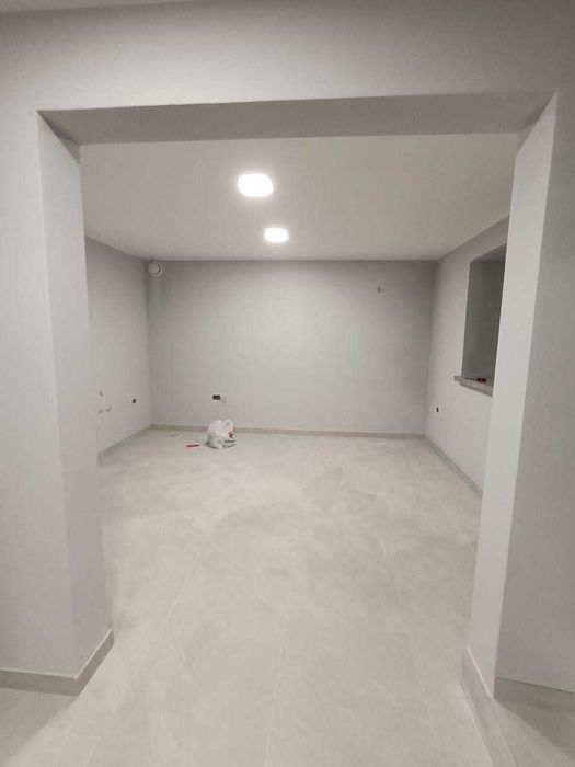 Spatii birouri  intre  40/100/185 mp cu parcare privată!