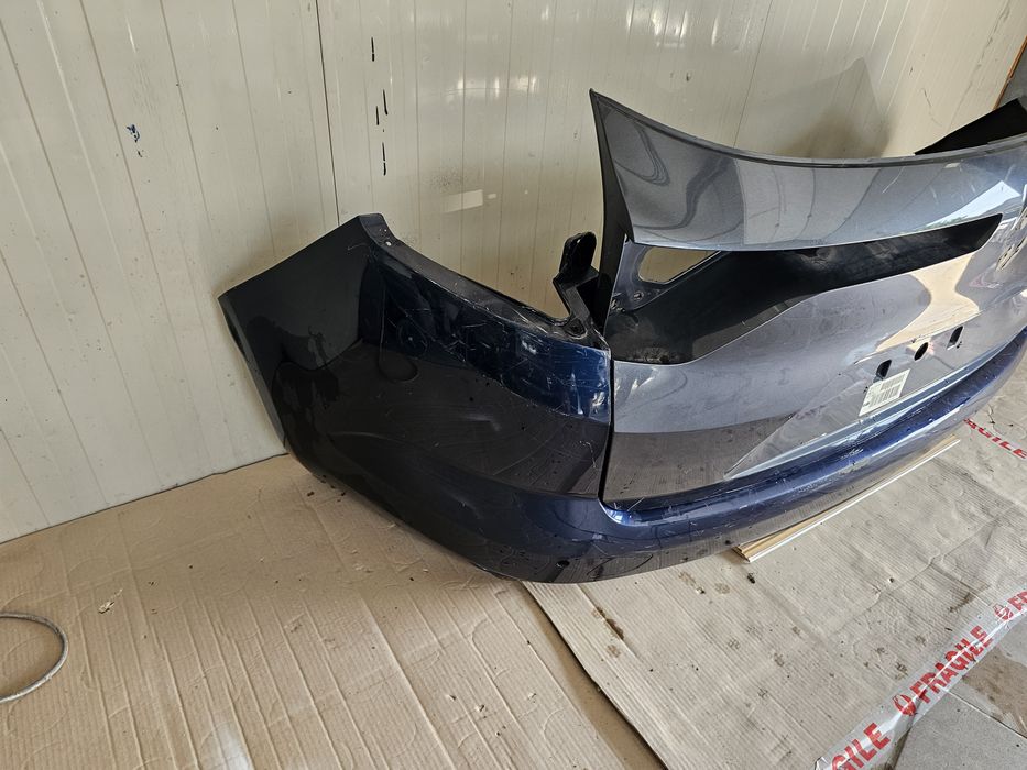 Bara spate si ornamentul de pe hayon renault megane 4 break combi