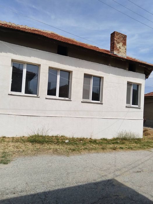 Дава се под наем Къща в Земен - 80 кв.м за 38760 € - Снимка #1