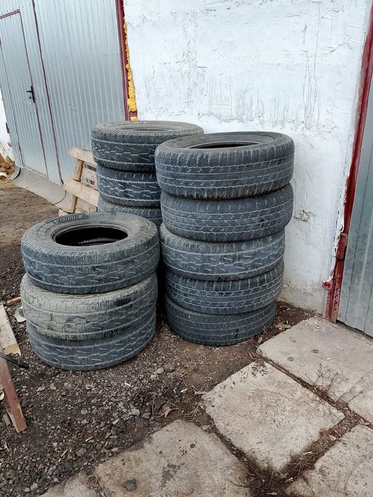 Продам шины б/у в хорошем состоянии