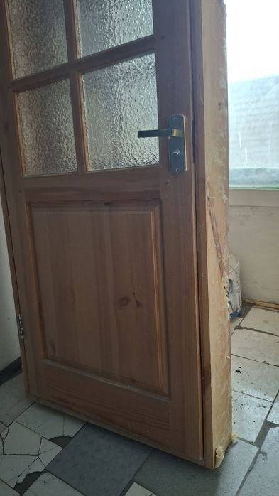 Двери межкомнатные б/у