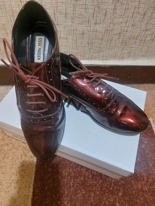 Дамски обувки цвят бордо