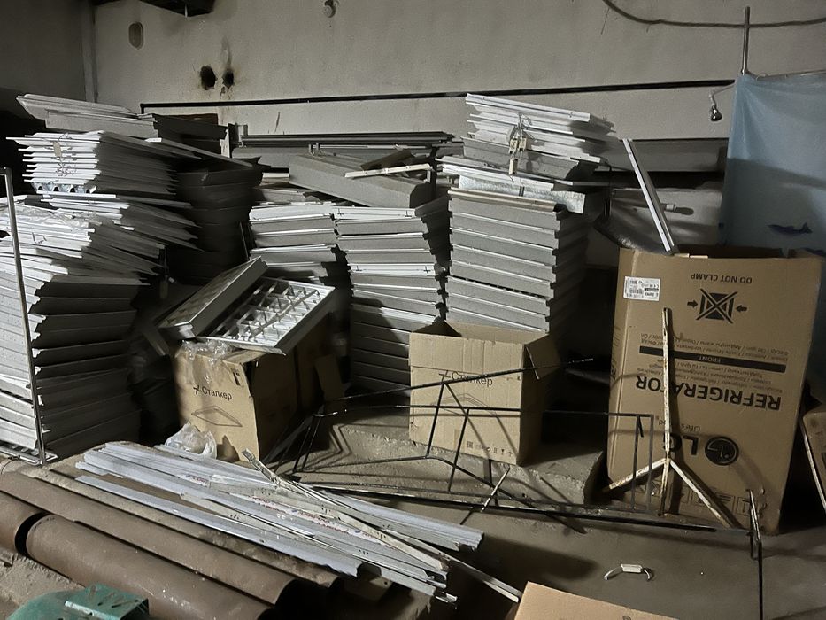 Отдам старые лампы и трубы