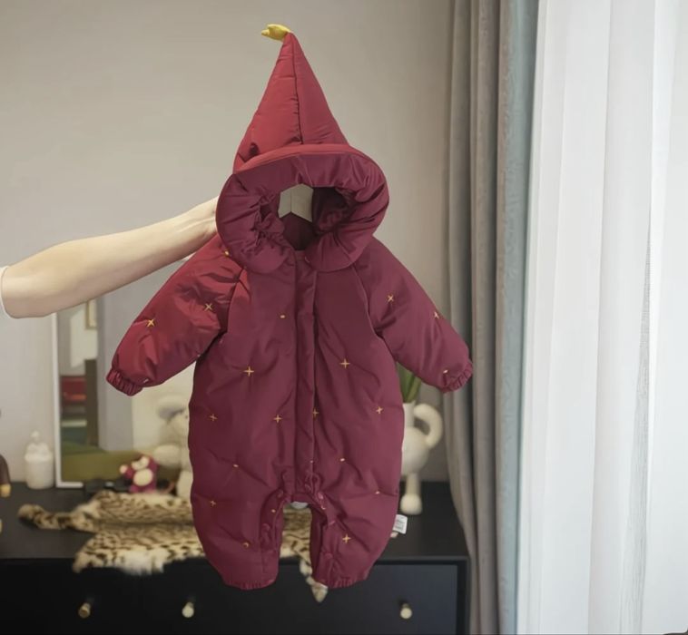 Продам комбинезон с пинетками