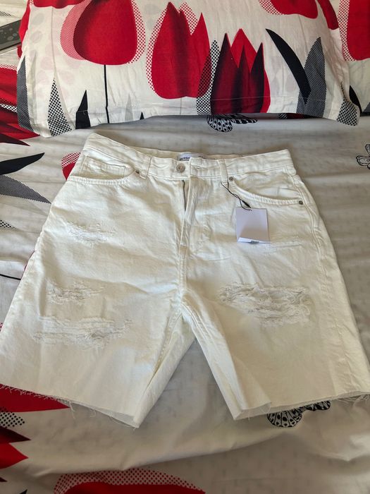 Blugi scurți Albi Bershka