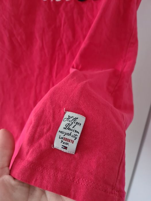 Tricou Tommy Hilfiger marime M-L mic