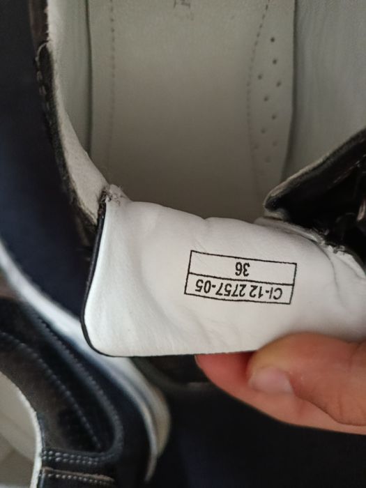 Vând adidași lasoki