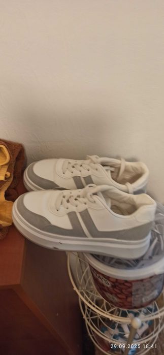 Продават се унисекс Спортни обувки