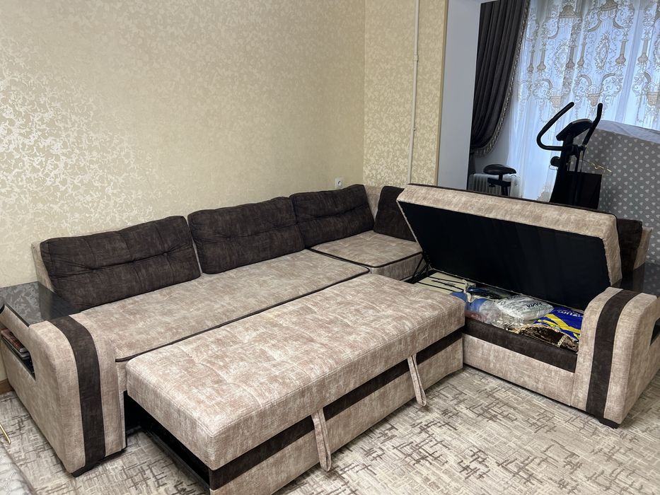 Диван угловой в отшичном состоянии
