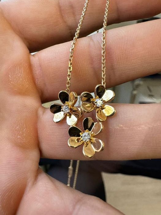 Позлатени бижута “Frivole” by Van Cleef & Arpels