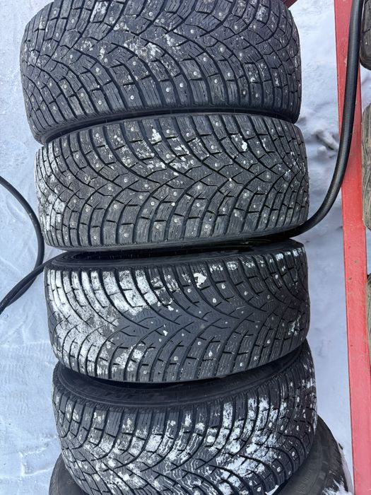 Зимня резина 235/45/18