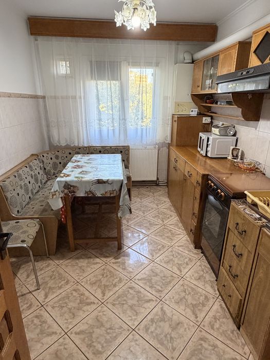 Apartament cu 3 camere zona 2 Stejari