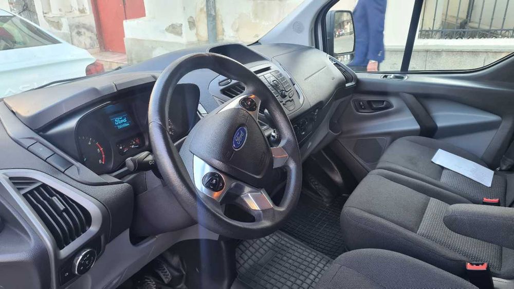 Inchiriez microbuz 8+1 transport persoane cu sau fara sofer
