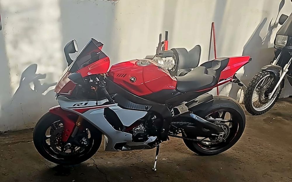 Yamaha r1 an 2015