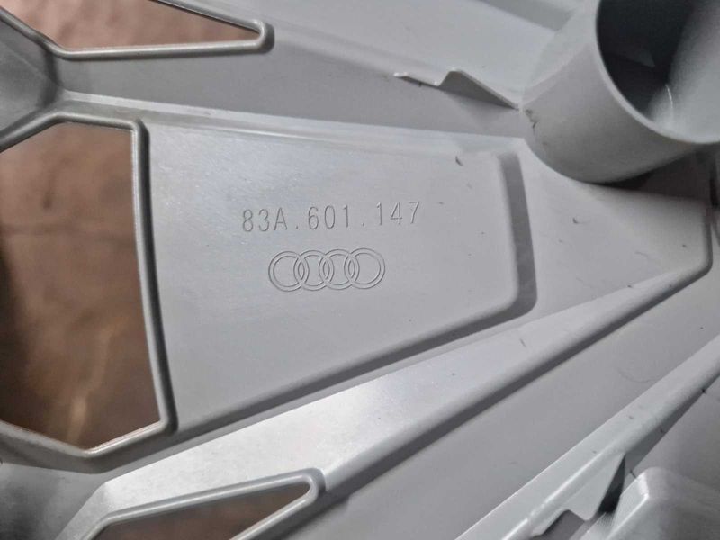 Audi 4 броя оригинални тазове 
като нови 
за 17-ка джанта