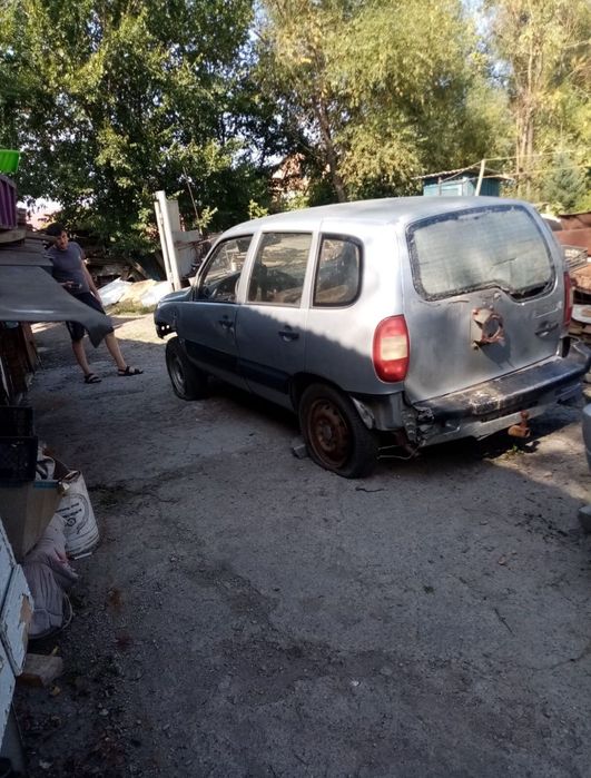 Продам две Шеви нивы