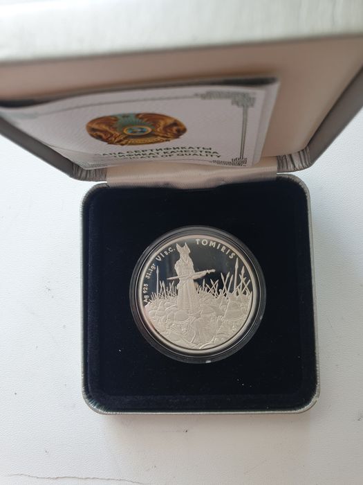 Продам серебряную монету "Томирис"