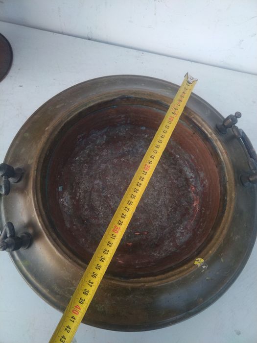 Лот от 6 броя бакърени/медни съдове.
1. Голям медна ваза 
2. Голям под