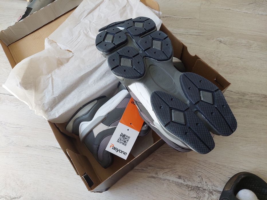 Adidasii Barbati Am Nr 42 ȘI 43 Noi La Cutie Calitate Foarte Bună