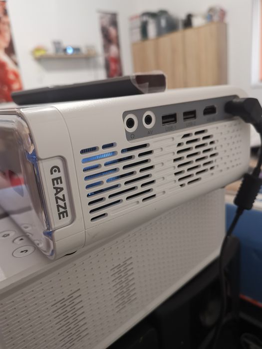 Videoproiector Aurzen eazze d1