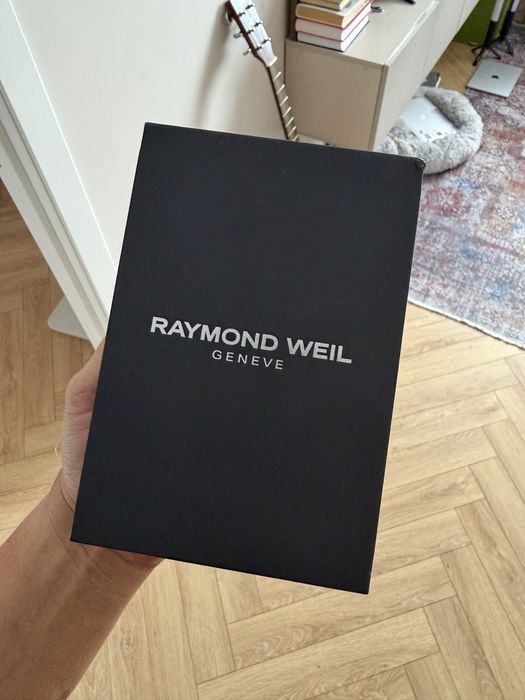 Raymond weil часы из серии Tango .