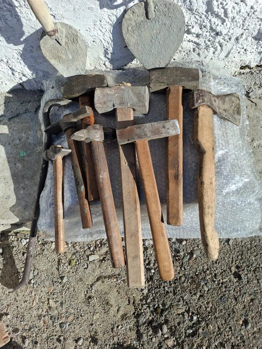 Хоз.инструмент по 2000 каждый