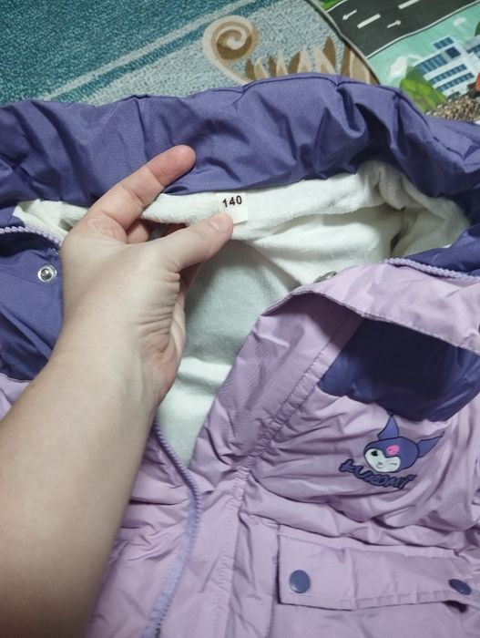 Продам куртку  зимнию на девочку