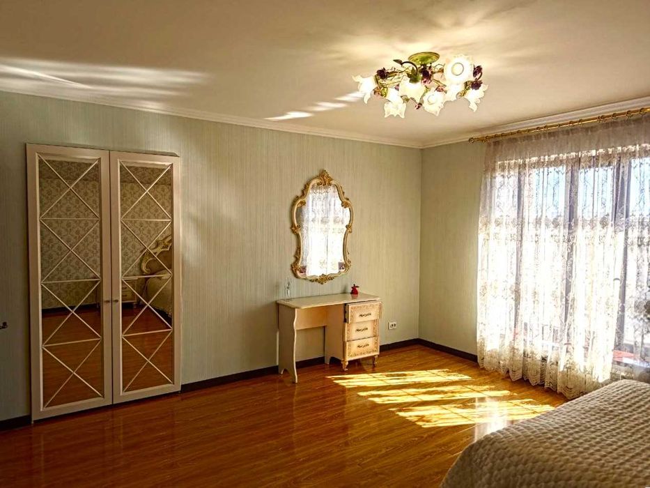 ,,,  Продам 6-ти комнатный ДОМ в ГОРОДЕ