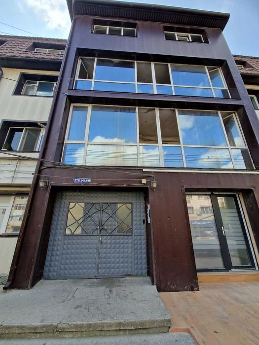 Vand garsoniera în Navodari pe strada marii etajul 2 pretul este de 26000 de euro negociabil mai multe detalei la telefon 0731332541