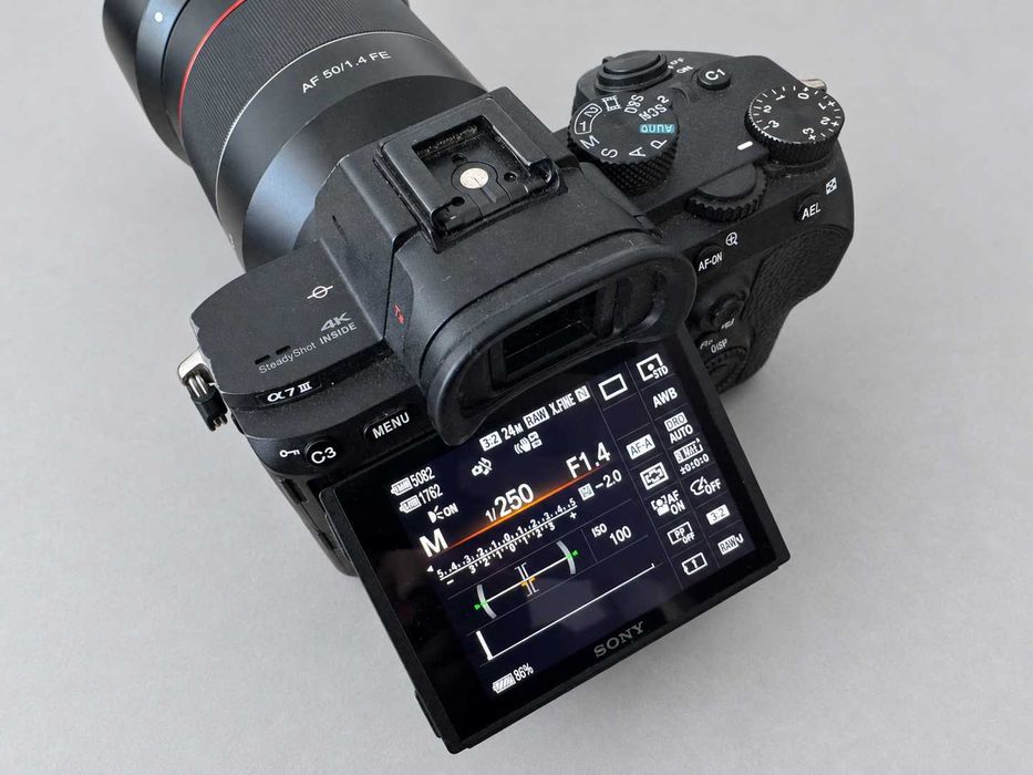 Sony A7 III – 3 aparate disponibile | body / cage / Samyang 50mm f/1.4