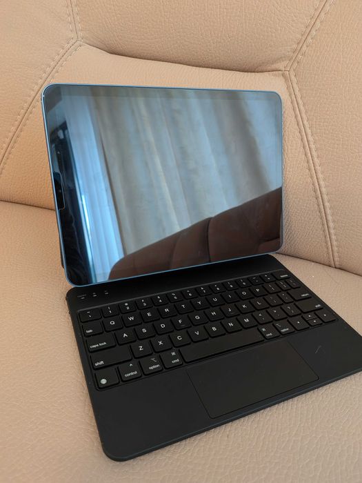 Apple, iPad Air 5 М1 10.9" 5th Gen Wifi 64 GB + Keyboard