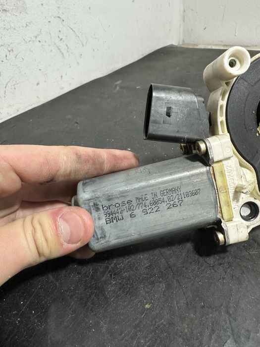 Motoras macara geam stanga fata BMW Seria 5 E60 E61 | 6922267