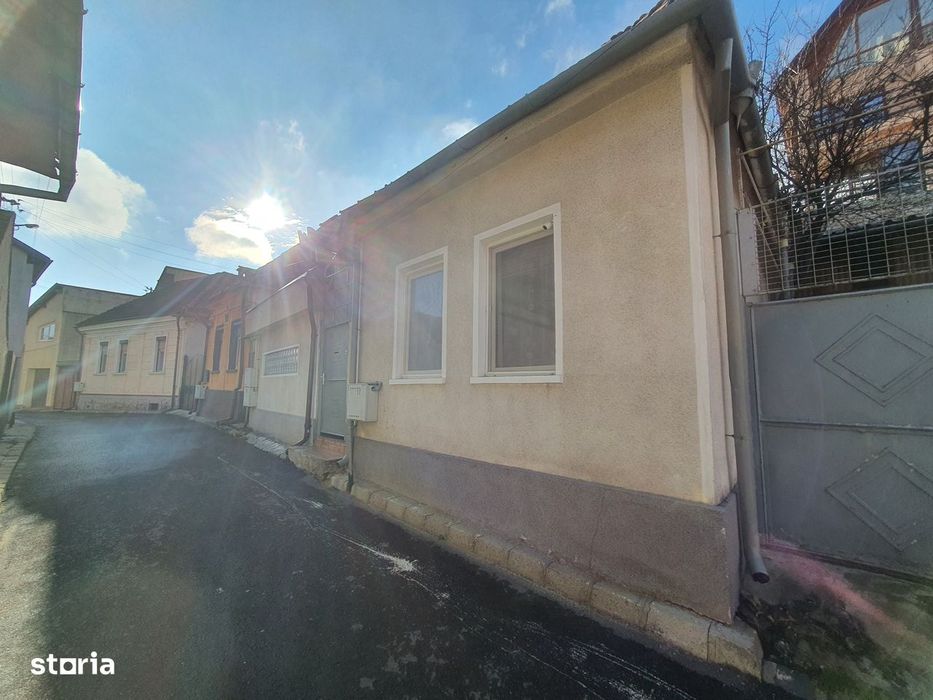 Casa individuala parter, 2 camere, central str.Dealu Cetatii