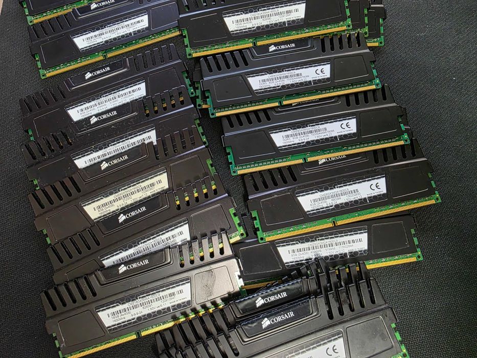 Memorie 4GB DDR3 1600MHz Corsair Vengeance CMZ8GX3M2A1600C9