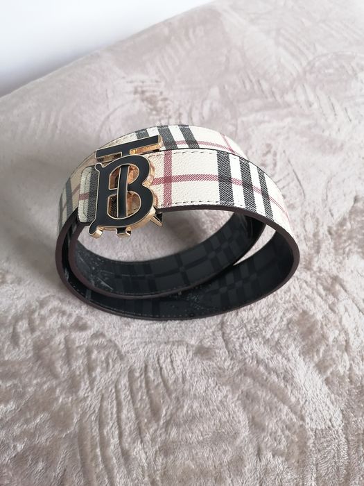 Curea burberry noua
