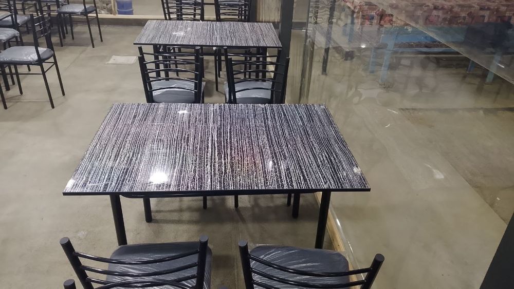 Mebel.  Oshxona uchun stol va stullar