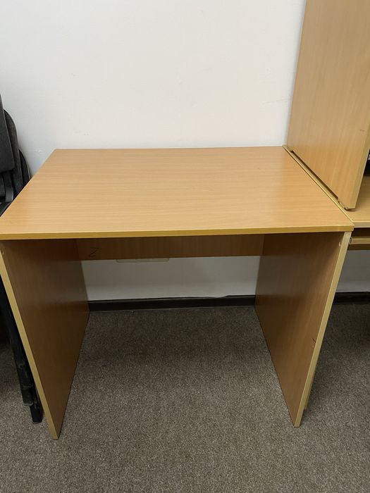 Деревянные столы,тумбочка