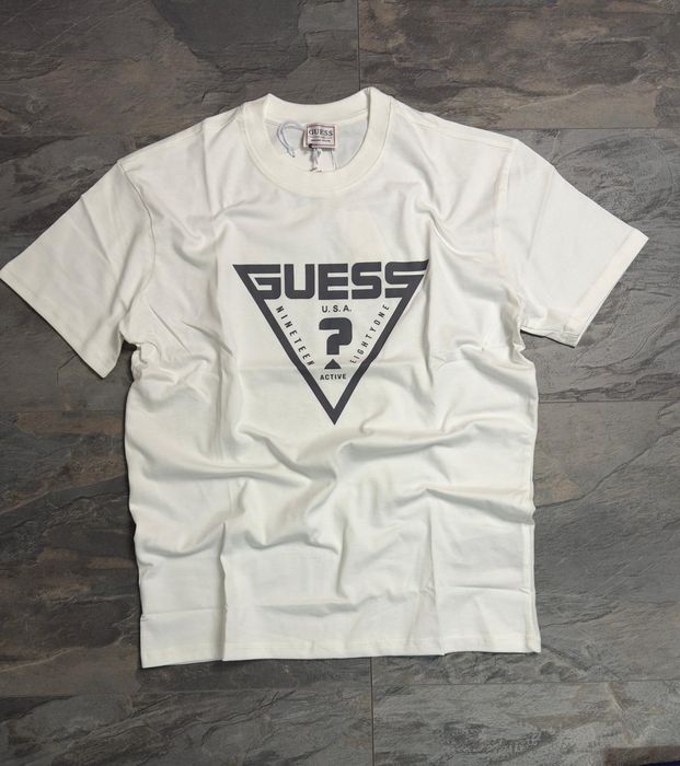 Премиум тениски GUESS | Модерен минималистичен дизайн