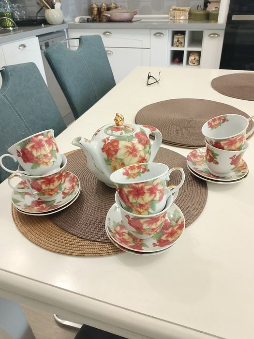 Продавам комплект за чай с кана