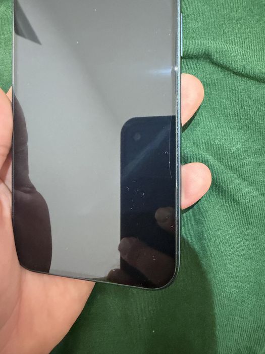 Продавам-Iphone 13