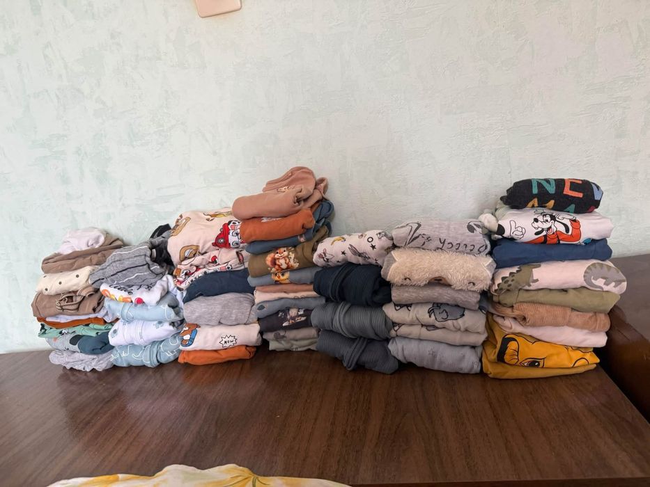 Продавам дрехи за бебе момче 0-6 размер на марките lcwaikiki,H&M,next  Цена:50€